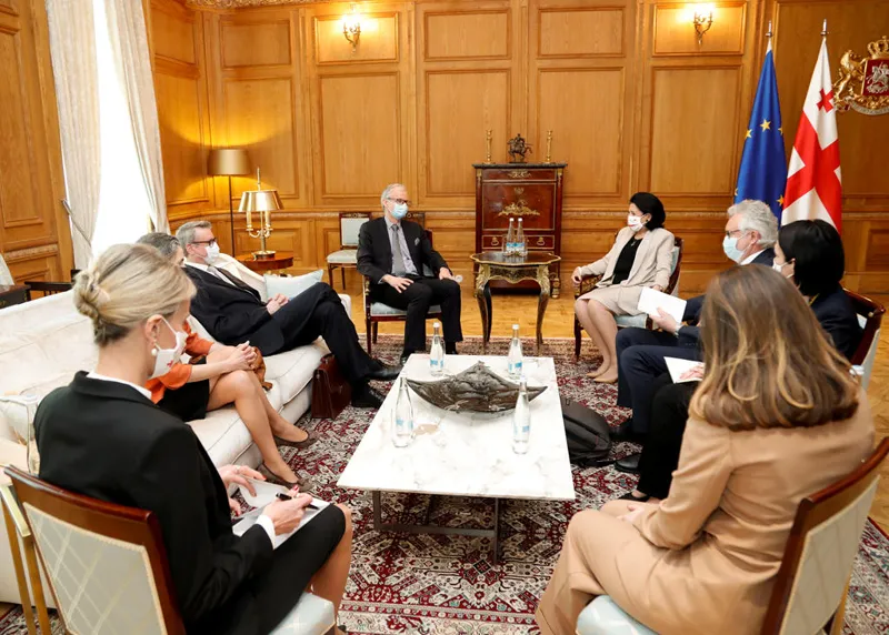პრეზიდენტის ადმინისტრაციის ინფორმაციით, სალომე ზურაბიშვილმა და კრისტიან დანიელსონმა მოლაპარაკებების პროცესი განიხილეს