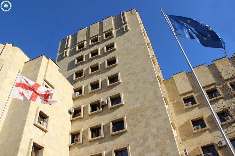 11 წლის ბიჭის თვითმკვლელობამდე მიყვანაში ბრალდებული მამა სასამართლომ დამნაშავედ ცნო და 4 წლით თავისუფლების აღკვეთა განუსაზღვრა