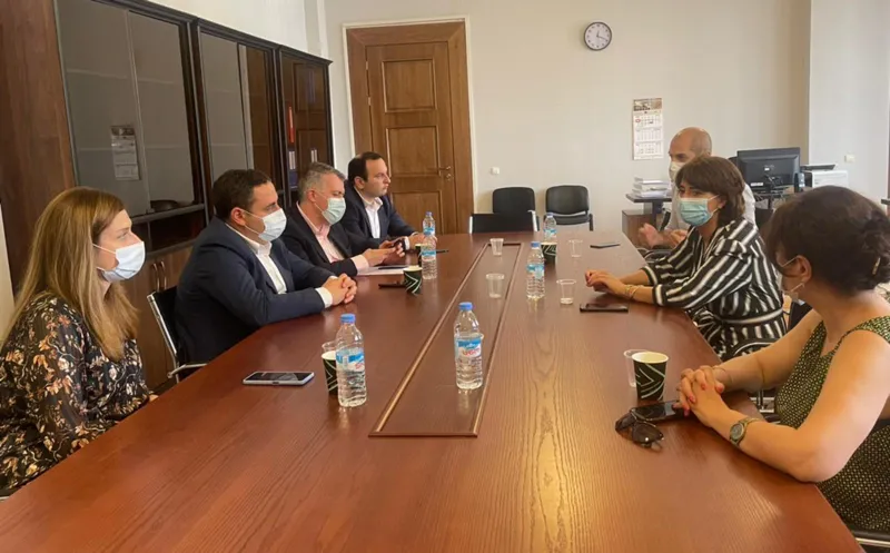 „სტრატეგია აღმაშენებლის“ ლიდერები პარლამენტში „საერთაშორისო გამჭვირვალობა-საქართველოს“ წარმომადგენლებს შეხვდნენ