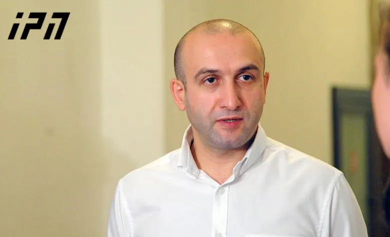 იაგო ხვიჩია მიიჩნევს, რომ ხელისუფლებამ მიხეილ სააკაშვილის გლდანის ციხის სამკურნალო დაწესებულებაში გადაყვანით წააგო და სიტუაციის ესკელაციას ხელი ძალით შეუწყო