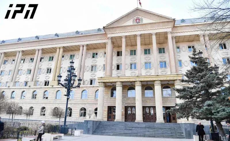 法院让在10月4日抗议案中被拘留的人员继续羁押。