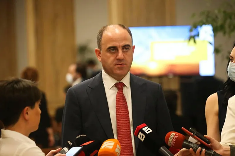 სემეკის თავმჯდომარის განცხადებით, ელექტროენერგიის დღე-ღამურად დიფერენცირებულ ტარიფებზე ქვეყანა გადავა მას შემდეგ, რაც ყველგან იქნება ე.წ ჭკვიანი მრიცხველები დაყენებული