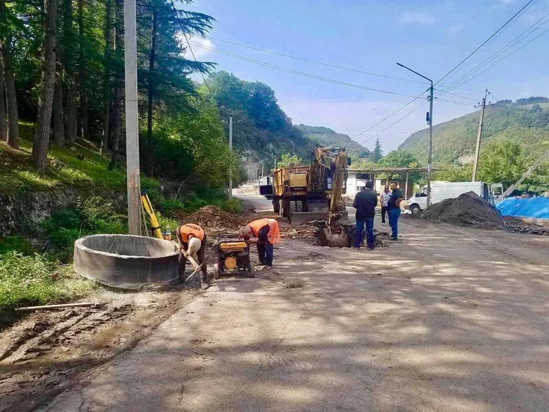 დაბა ხარაგაულში წყლისა და წყალარინების ახალი სისტემები ეწყობა