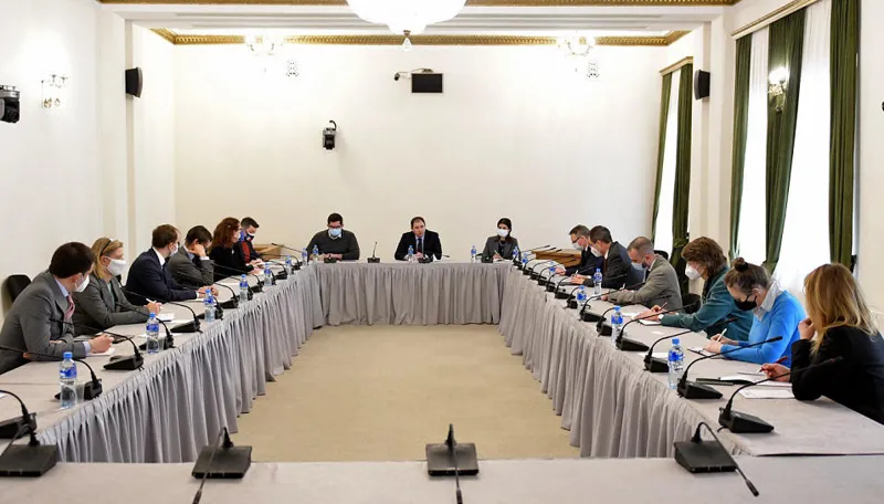 ნიკოლოზ სამხარაძემ ევროკავშირის 11 ქვეყნის დიპლომატიური მისიის წარმომადგენელთან უსაფრთხოების საკითხები განიხილა