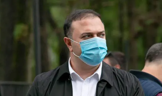 ქობულეთის მერი „ნაციონალურ მოძრაობას" ეხმაურება და ურჩევს, დოკუმენტების წაკითხვა ისწავლოს