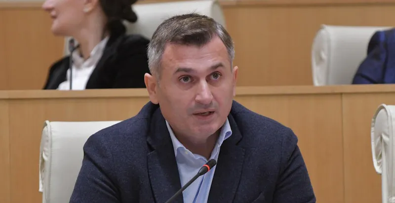 დავით კირკიტაძე ნიკა მელიას განცხადებაზე - უცნაური განცხადებაა, არ არის სწორი ისრების გადატანა და ენერგიის ხარჯვა სხვა საკითხებზე
