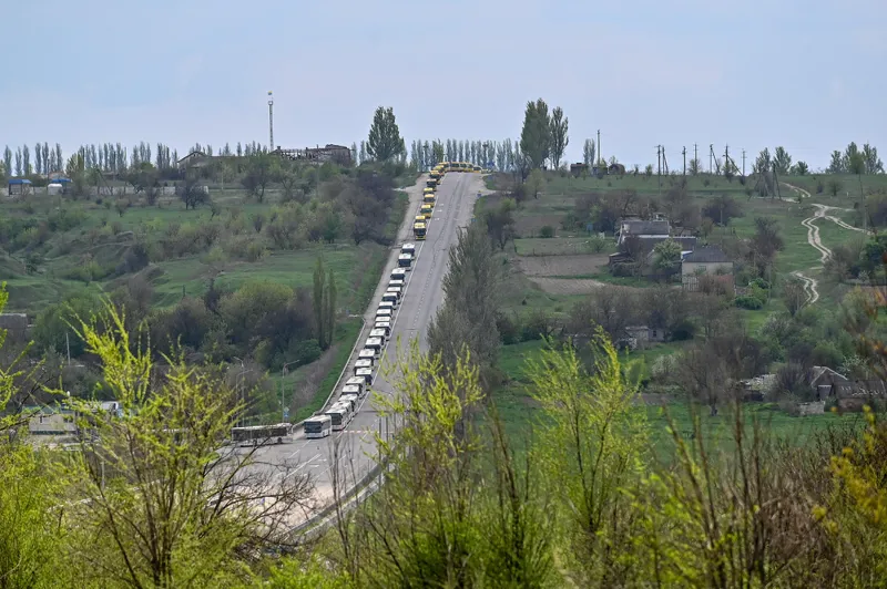 დონეცკის რეგიონის გუბერნატორის ინფორმაციით, ავტობუსებმა, რომლებსაც მშვიდობიანი მოსახლეობა გადაჰყავთ, დღეს დილით მარიუპოლი უკვე დატოვეს