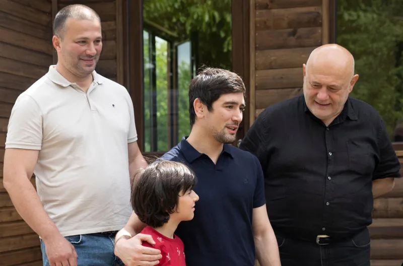 გორის მერმა ვლადიმერ ხინჩეგაშვილმა კარბში კაპანაძეების ოჯახი მოინახულა