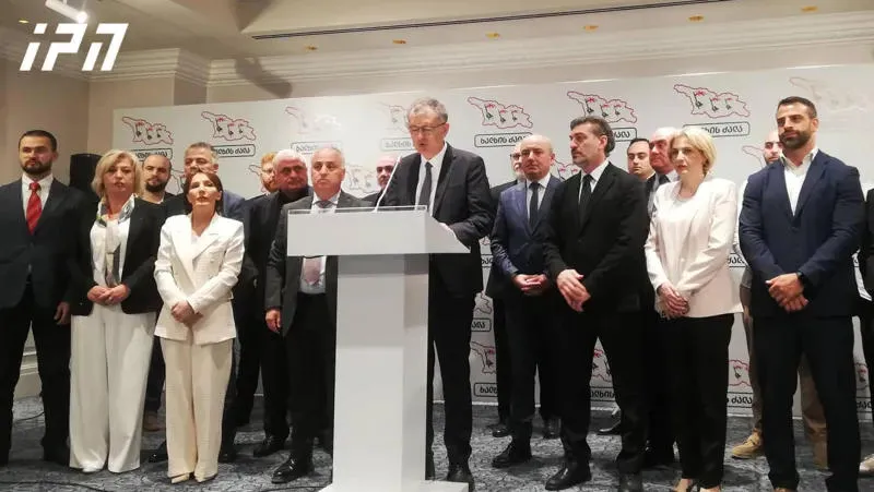«Грузинскую мечту» покидают еще 5 депутатов: Заал Микеладзе, Эка Сепашвили, Давид Качарава, Виктор Джапаридзе и Дачи Берая, которые присоединяются к т.н. четверке