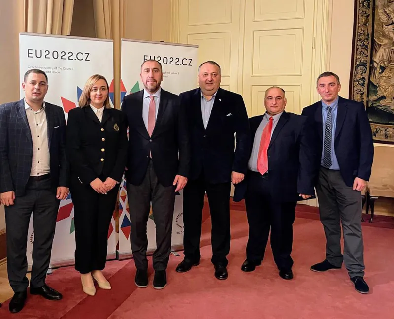 ქუთაისის მერი ადგილობრივ თვითმმართველობათა ეროვნული ასოციაციის აღმასრულებელ დირექტორთან და CORLEAP-ის დელეგაციის წევრებთან ერთად ჩეხეთში იმყოფება