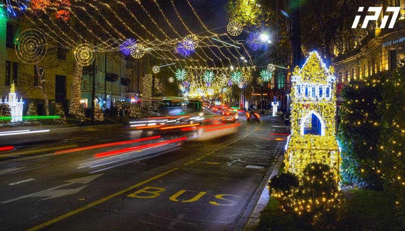由于新年活动，从12月1日开始，首都的几条街道上的车辆交通将受到限制——包括共和国广场。从12月31日20:00起，鲁斯塔维利大街将完全关闭。
