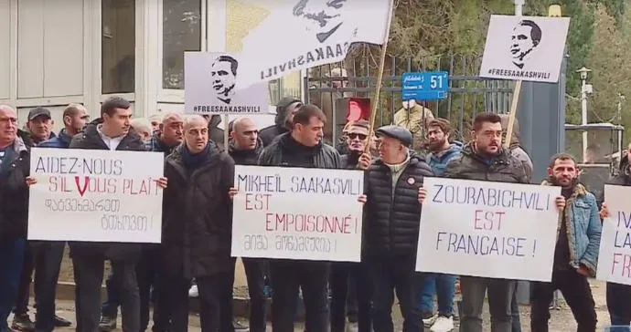 მიხეილ სააკაშვილის მხარდამჭერებმა საფრანგეთის ხელისუფლებას, სააკაშვილის სიცოცხლის გადასარჩენად, ყველა ბერკეტის გამოყენების თხოვნით მიმართეს