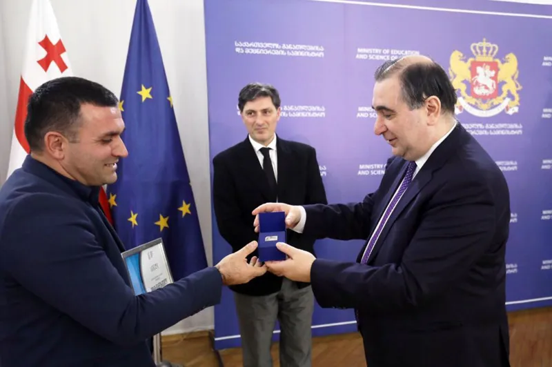 მიხეილ ჩხენკელმა 2022 წლის საუკეთესო დირექტორის კონკურსის გამარჯვებულები დააჯილდოვა