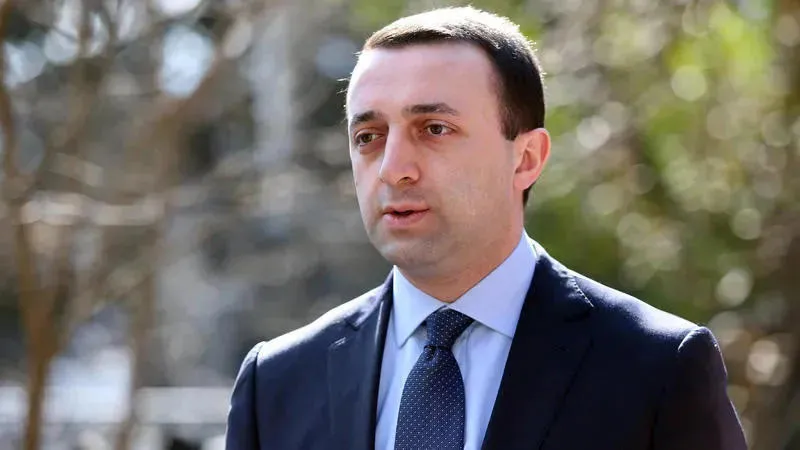 პრემიერი - უკრაინის ტერიტორიის 20% ოკუპირებულია, ტრილიონ დოლარზე მეტის ზარალი მიადგა, ათიათასობით ადამიანი დაღუპულია, 20 მლნ უკრაინის მოქალაქე იმყოფება ემიგრაციაში - ამ ტრაგედიის და გამოწვევების ფონზე, როცა დრო გაქვს და "ლუზერ", სიმულანტზე აკეთებ კომენტარებს, კითხვის ნიშნები ისმის