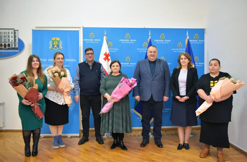 ქუთაისის მერი „დედის დღის“ აღსანიშნავად ქუთაისში მცხოვრებ მრავალშვილიან დედებს შეხვდა