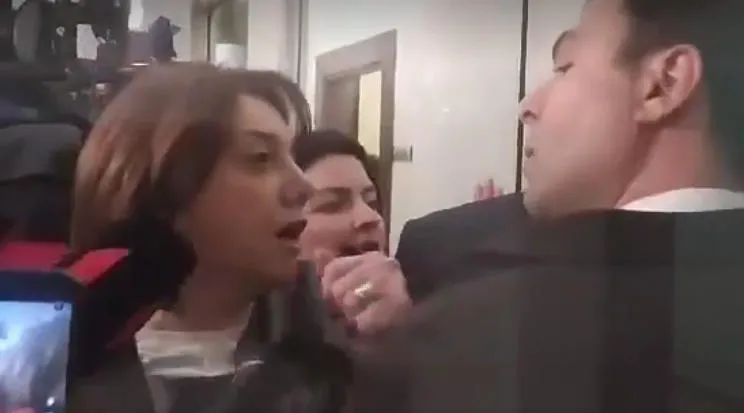 There is tension in the Parliament near Shalva Papuashvili's cabinet - opposition MPs demand a meeting with the Chairman of the Parliament