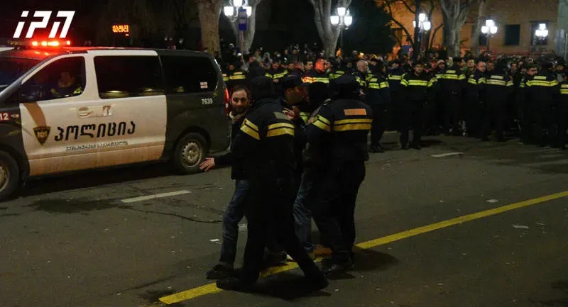 По информации МВД, все лица, задержанные в административном порядке на акциях у парламента, освобождены