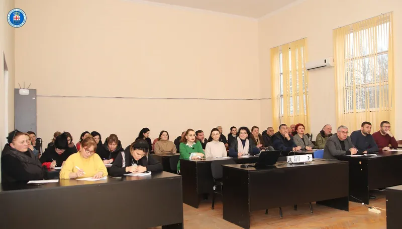 საქართველოს პროკურატურის წარმომადგენლებმა ფემიციდის წინააღმდეგ ბრძოლის კამპანიის ფარგლებში ჩოხატაურში საინფორმაციო შეხვედრა გამართეს