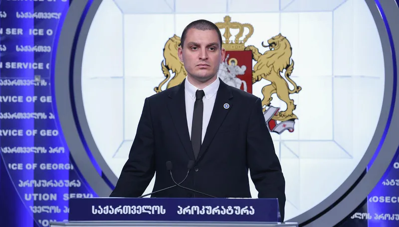 პროკურატურის გენერალური ინსპექციის თანამშრომლებმა დააკავეს პირი, რომელიც პროკურორის ყალბი სტატუსით სარგებლობდა და დიდი ოდენობით თანხას თაღლითურად დაეუფლა