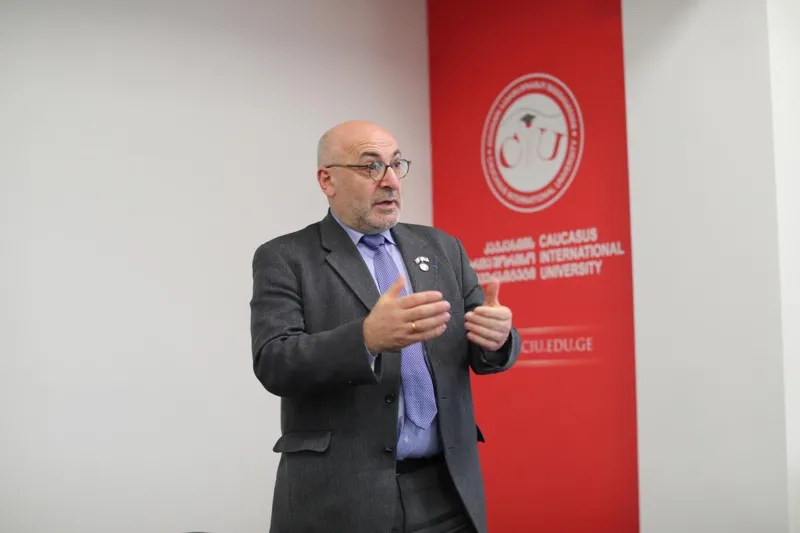 კავკასიის საერთაშორისო უნივერსიტეტში საფრანგეთში საქართველოს ელჩის საჯარო ლექცია თემაზე: „საქართველო-საფრანგეთის ურთიერთობების დინამიკა“ გაიმართა