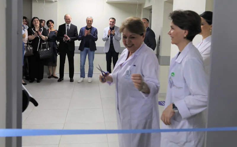 ბავშვთა დაცვის საერთაშორისო დღესთან დაკავშირებით, თბილისის საკრებულოს თავმჯდომარე გიორგი ტყემალაძე ბავშვთა ენდოკრინოლოგიურ ცენტრს ეწვია