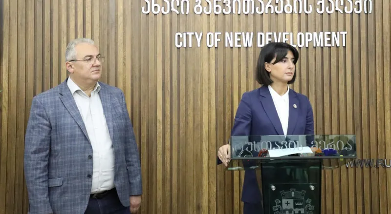 ნინო ლაცაბიძე  - ჩვენს მიერ ინიცირებული საკითხები ძალიან ოპერატიულ მოქმედებას მოითხოვს და ჩვენ საკრებულოს დეპუტატებისგან, განურჩევლად მათი პოლიტიკური შეხედულებისა, ველოდებით დროულ რეაგირებას
