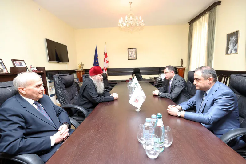 გიორგი ამილახვარი საპატრიარქოს წმ. ანდრია პირველწოდებულის სახელობის ქართულ უნივერსიტეტს ესტუმრა