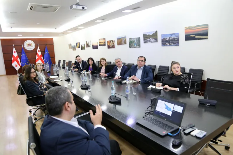 ოთარ შამუგია USAID-ის პროგრამის „ძლიერი სოფლის პროგრამა“ აღმასრულებელ დირექტორს დინა კარიჩის შეხვდა