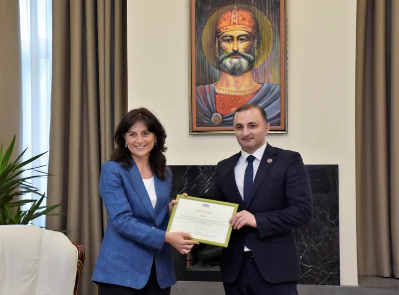 აჭარის უმაღლესი საბჭოს თავმჯდომარე დავით გაბაიძეს საქართველოს პარლამენტის "მადლობის სიგელი" გადაეცა