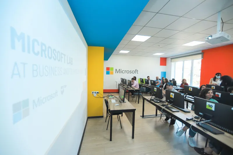 Microsoft-ის დელეგაციამ BTU-ში მაღალტექნოლოგიური ლაბი გახსნა