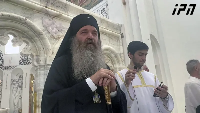 მეუფე იაკობი - უნდა დავაფასებინოთ ჩვენი ქვეყანა ყველას, რომ გარბიხარ და წერილებით მიმართავ, მაგ საქციელს ჩემ ახალგაზრდობაში ოთხი ასო ერქვა - ნურც რუსებს ავარევინებთ და ნურც ევროპელებს