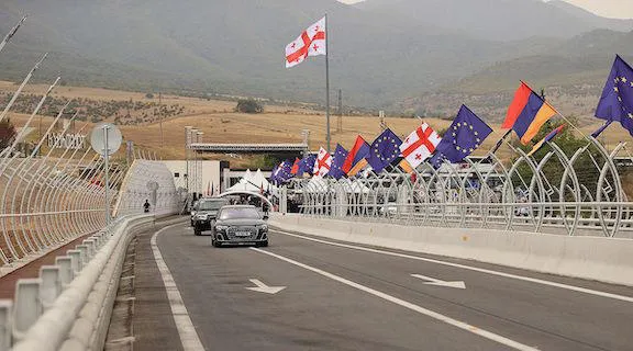 შალვა პაპუაშვილი – სასიხარულო სიახლე – დღეიდან საქართველოსა და სომხეთის მოქალაქეებს, ორ ქვეყანას შორის გადაადგილება, პირადობის მოწმობის გამოყენებით შეეძლებათ