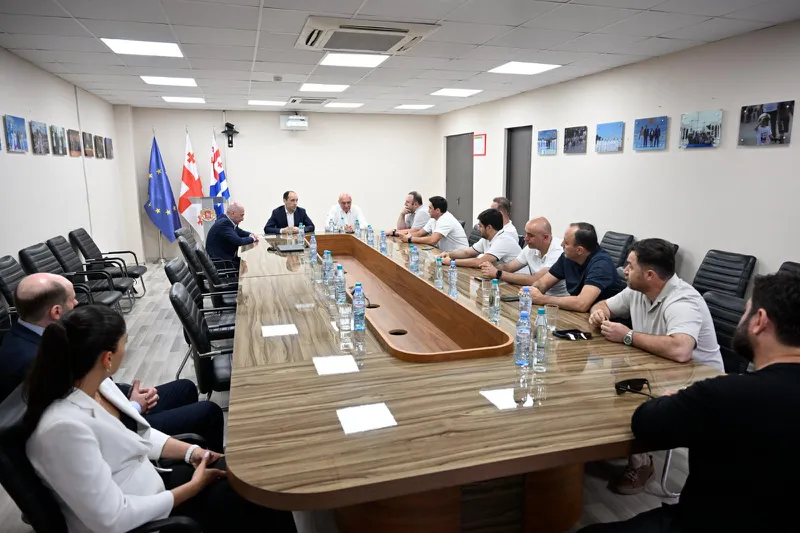 ლევან დავითაშვილი ბათუმში მეზღვაურებსა და კაპიტნებს შეხვდა