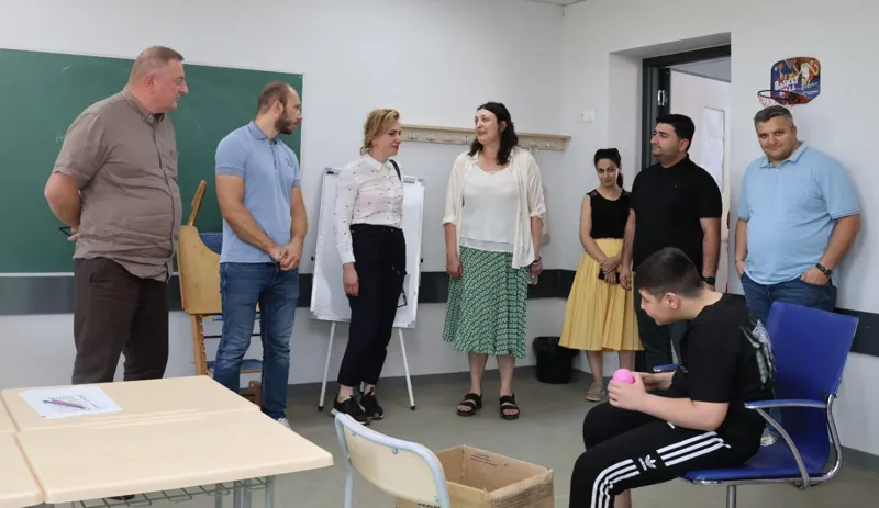 მარნეულის თვითმმართველობის ხელმძღვანელი პირები, მუნიციპალიტეტში მოქმედ დღის ცენტრს ესტუმრნენ და სოციალურ სერვისებს გაეცნენ