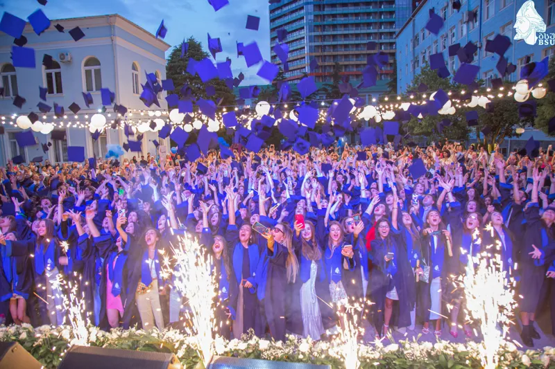 ბათუმის სახელმწიფო უნივერსიტეტში კურსდამთავრებულთა გამოშვების საზეიმო ღონისძიება გაიმართა