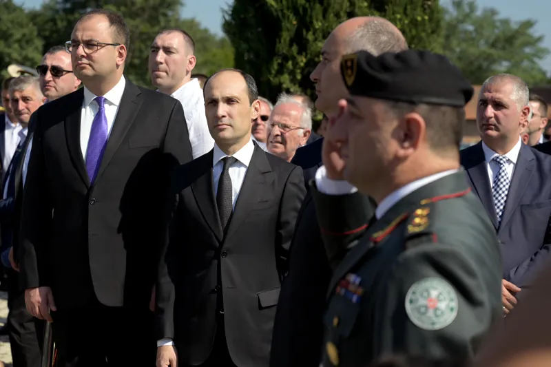 ლევან დავითაშვილმა აგვისტოს ომში დაღუპულ გმირებს პატივი მიაგო