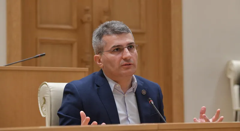 მამუკა მდინარაძე - ჩემი აზრით, საიამ უნდა თქვას, რომ დიახ, ამერიკული ძალა მაფინანსებდა და ამერიკული და ევროპული ძალის ინტერესი იყო, საქართველოს სტრასბურგში სრულყოფილი სარჩელი წარედგინა - ამაში სასირცხვილო არაფერია!