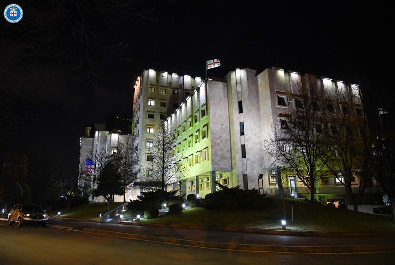 检察官办公室：一名巡逻警察因在Ruispiri伤害一名男子而被逮捕——他犯下此罪行时是在执行非官方职责，使用个人武器，并且当时不清醒。