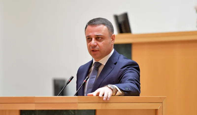 ალუდა ღუდუშაური პრეზიდენტის საპარლამენტო მდივანს - ალბათ, სჯობდა კითხვაზე ისევ გეპასუხათ: რატომ? - იმიტომ - მომაწერეთ კითხვა, რომელიც საერთოდ არ დამისვამს