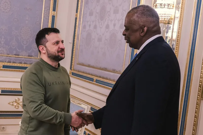 ლოიდ ოსტინი ვოლოდიმირ ზელენსკის შეხვდა და უკრაინის მიმართ აშშ-ის „ურყევი მხარდაჭერა“ კიდევ ერთხელ დაუდასტურა