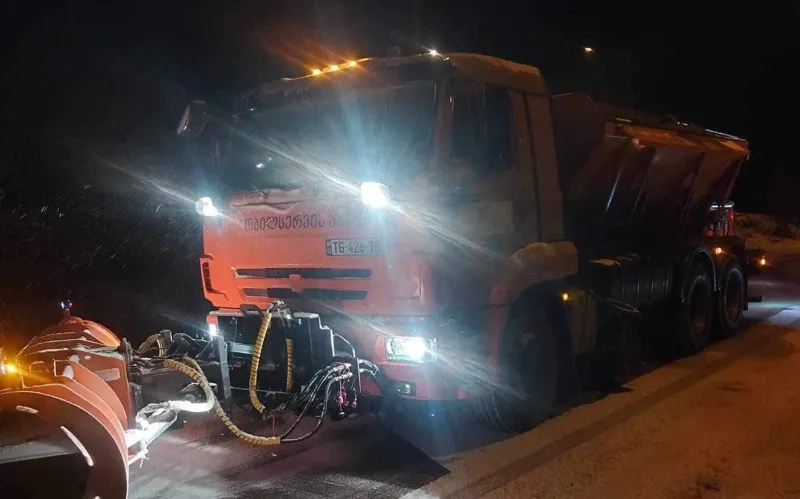 Tbilisi City Hall: Technical salt has been poured on roads in several settlements of capital due to snowfall