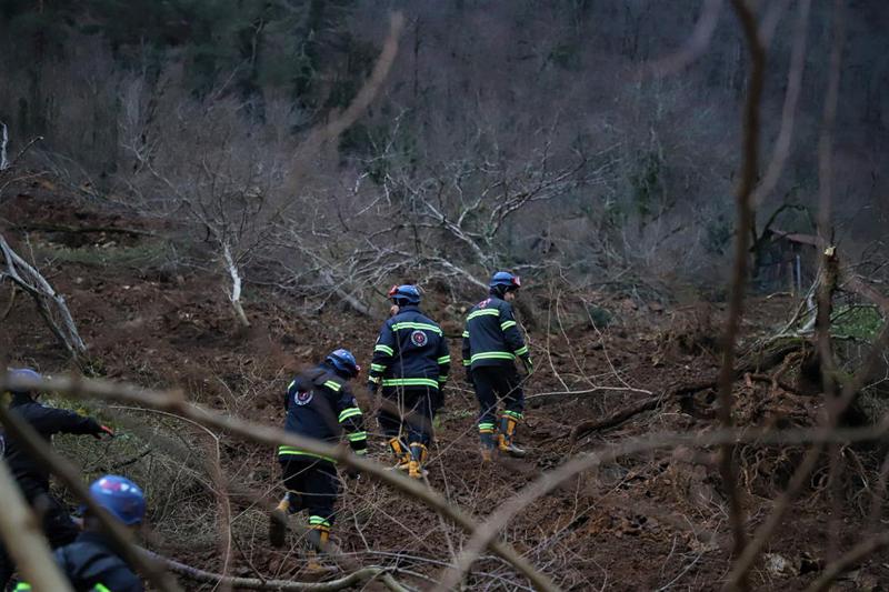 Tkibuli 市政府市长办公室：由于库尔塞比村滑坡过程的发展，5 座住宅房屋已倒塌——38 个家庭已从  滑坡区撤离。