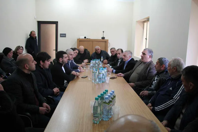საქართველოს პარლამენტის წევრები შიდა ქართლში საოკუპაციო ხაზის მიმდებარედ მცხოვრებ მოსახლეობას შეხვდნენ