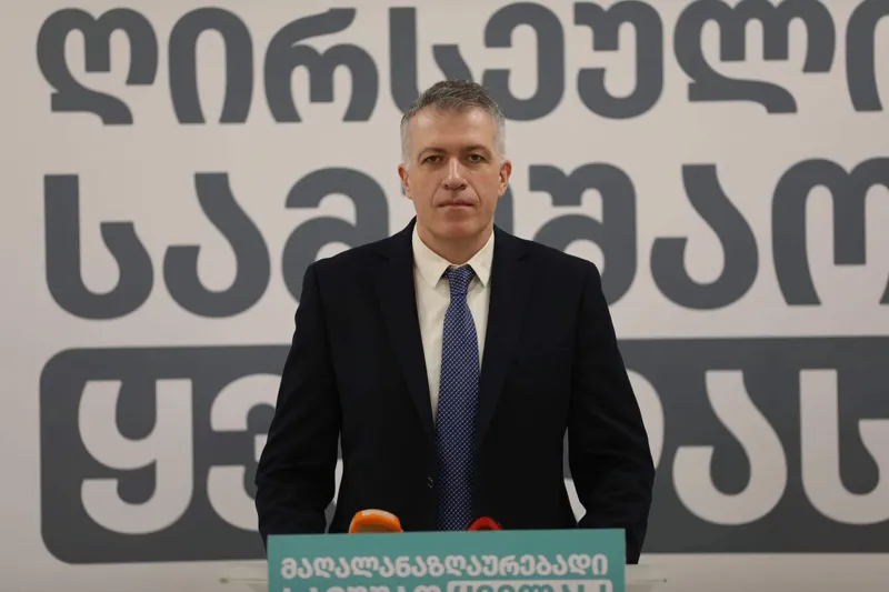 სერგო ჩიხლაძე ხელისუფლებას - ონკოპაციენტებს, რომელთაც მოახერხეს საზღვარგარეთ სხვადასხვა პროგრამაში ჩართვა, ადეპორტებენ, რადგან აქედან უპატაკებთ, რომ ყველაფერი კარგად არის - რას ახვედრებთ? - სიცოცხლეზე დაწესებულ ლიმიტებს