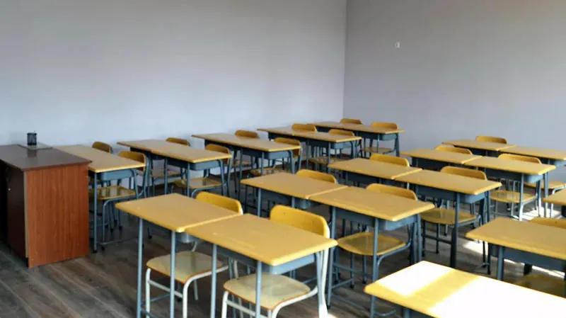 报告：2025年学校辍学率仍然很高，其中很大一部分仍与子女移居国外的家庭有关。