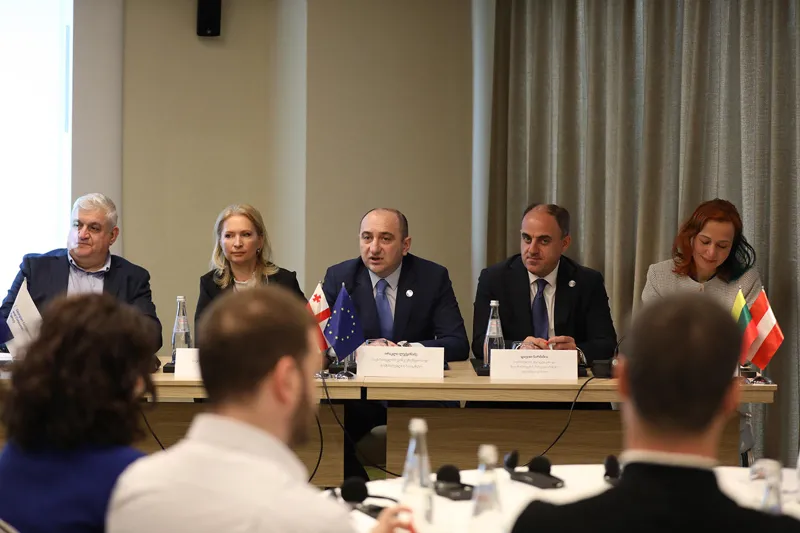 მარეგულირებელი ორგანოების მონაწილეობით კონკურენციის სამართლის აღსრულების საკითხებზე მრგვალი მაგიდა გაიმართა