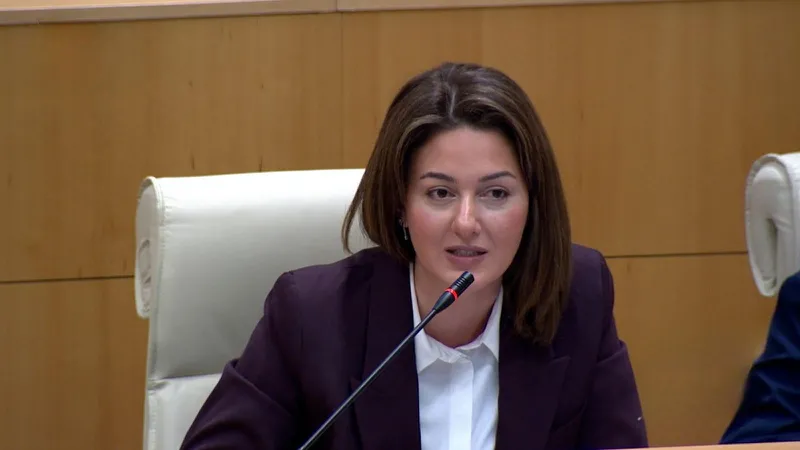 ქეთევან თურაზაშვილი - ზარი შევიდა ჩემ დასთან, რომელსაც დაემუქრნენ - „შენი და არ იქცევა სწორად და „მიაყენოს“, ან ქმარზე იფიქროს ან შვილებზეო - სრულიად უკანონოდ გაჩხრიკეს ჩემი შვილი ქუჩაში - ვაპირებ, მივმართო შესაბამის საგამოძიებო უწყებებს