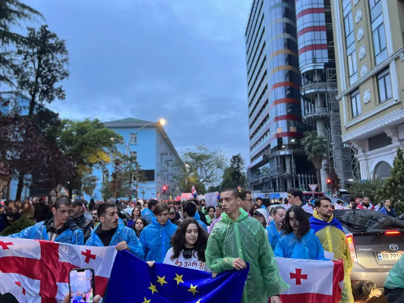 ბათუმში საპროტესტო მსვლელობა - “არა რუსულ კანონს” მიმდინარეობს