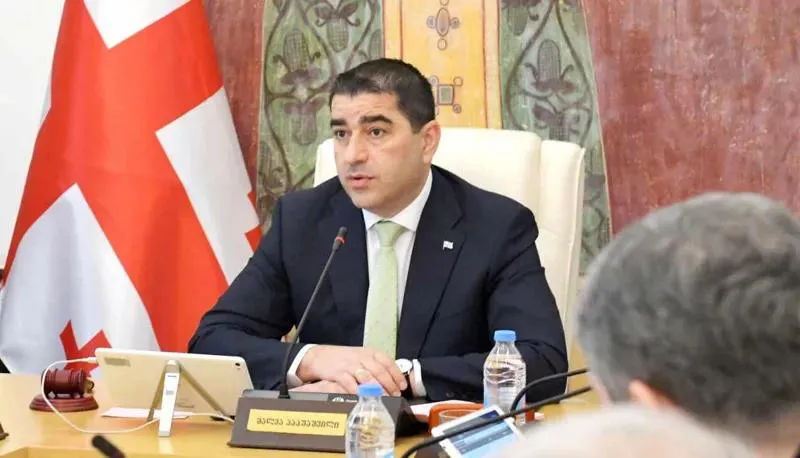The Chairman of the Parliament explains how the electoral college that will elect the President will be composed and in which case the second round of the elections will be called