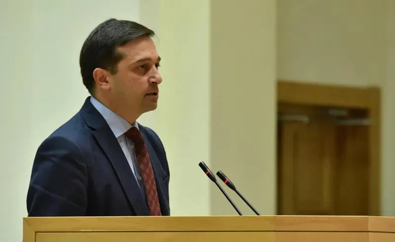 ლევან იოსელიანი უმრავლესობას - შთაბეჭდილება მრჩება, ოპოზიცია რომ არ არის, ჩემზე გადაწყვიტეთ ჯავრი იყაროთ - ანგარიშში 30-ჯერ იწყება აბზაცი, რომ „მისასალმებელია“, „დადებითად ვაფასებ“, თუმცა თქვენი ყურადღება შეგნებულად პრობლემურ საკითხებზე გავამახვილე